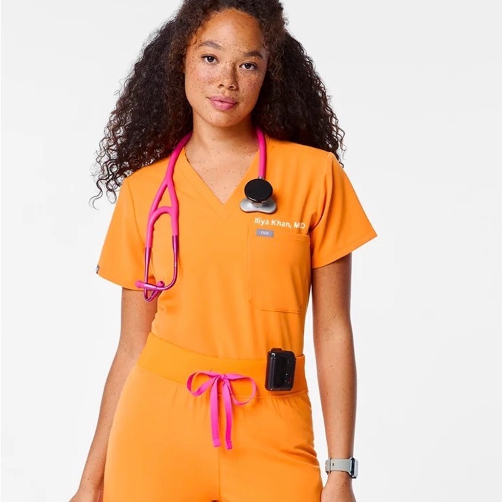 FIGS set: Isabel High Waisted Wide Leg Scrub Pant & Catarina OnePocket Scrub Top